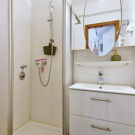 شقة Vier-jahreszeiten-wohnung-2-40 *